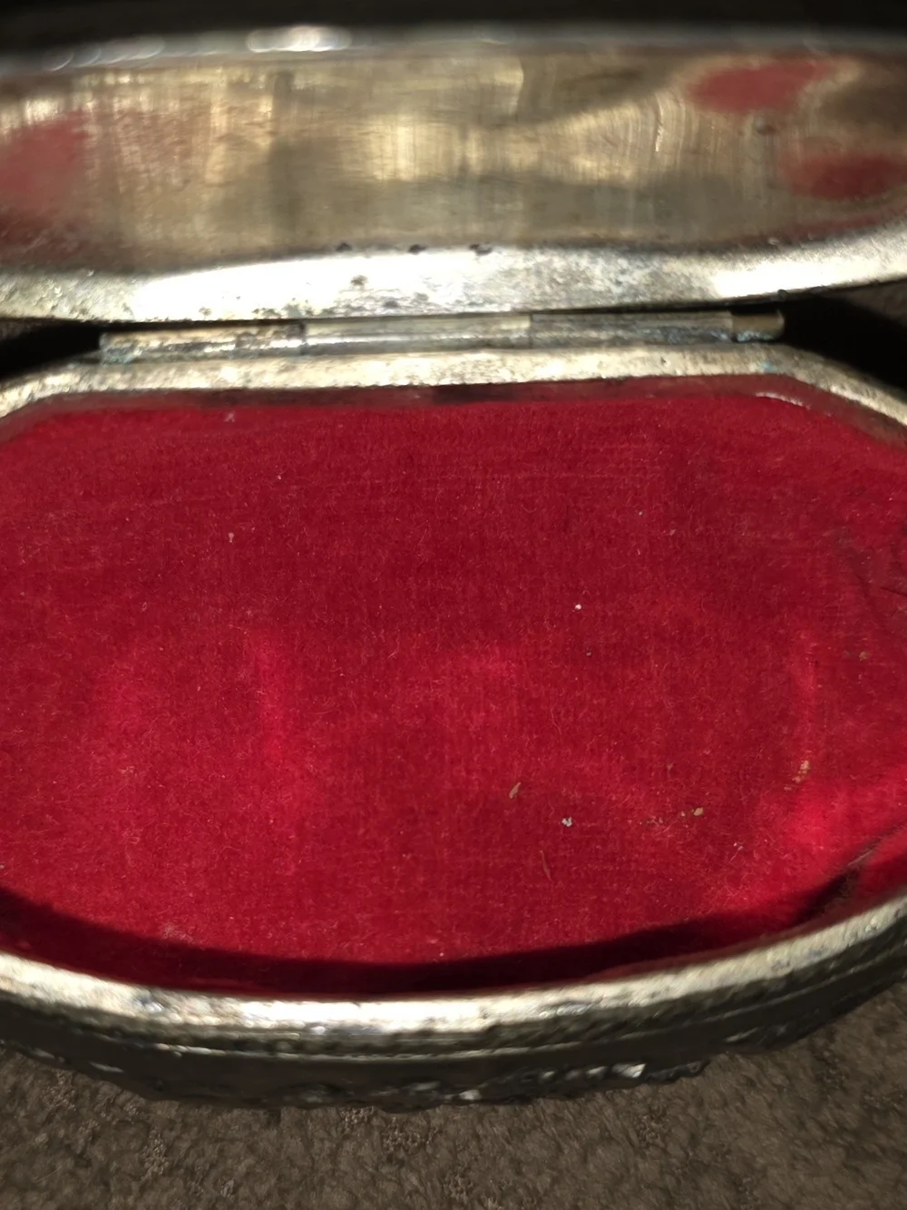Source Unknown Vintage Silver Floral Embossed Jewelry Box with Red Lining